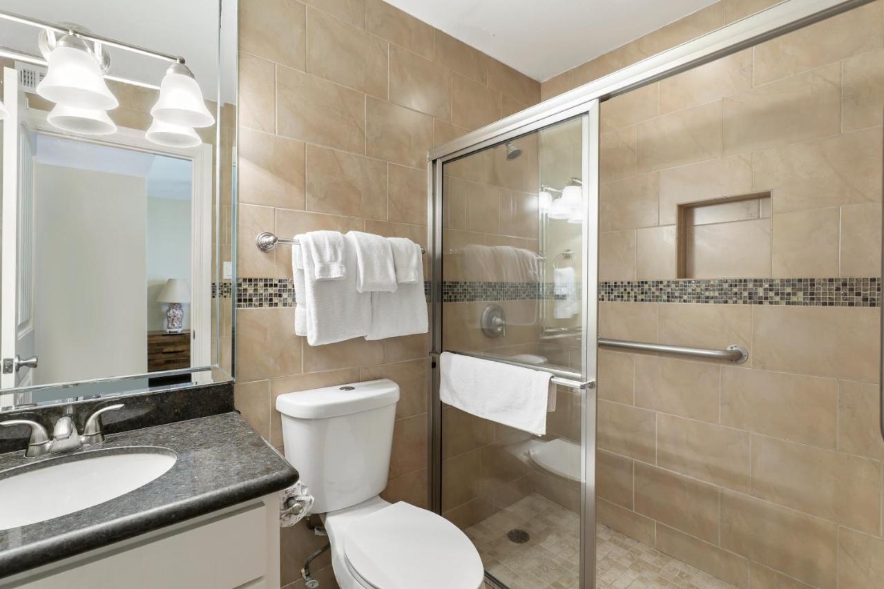 Ground Floor Beachfront Beauty! Steps To The Beach And Pool サウス・パドリー・アイランド エクステリア 写真