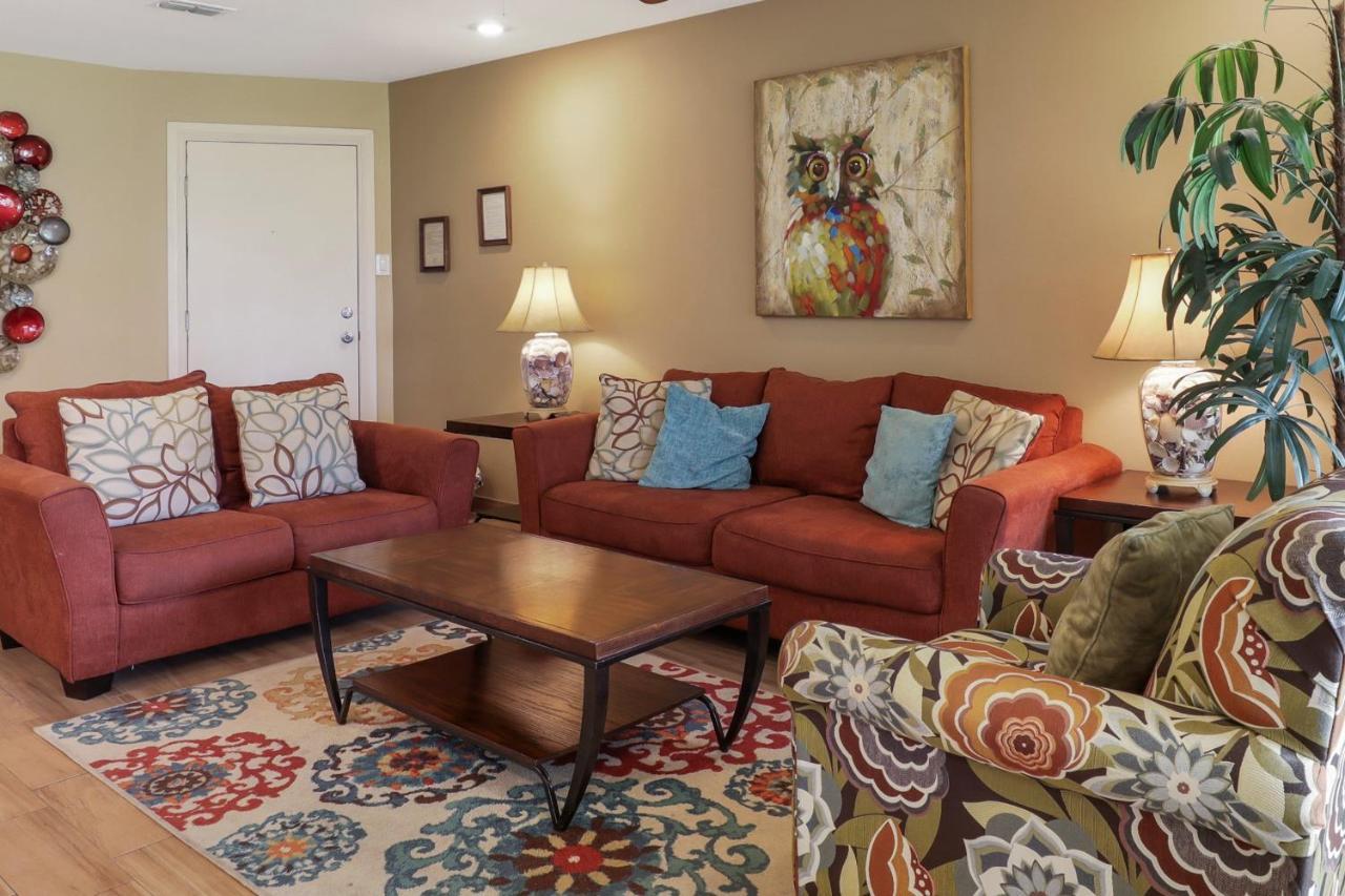 Ground Floor Beachfront Beauty! Steps To The Beach And Pool サウス・パドリー・アイランド エクステリア 写真