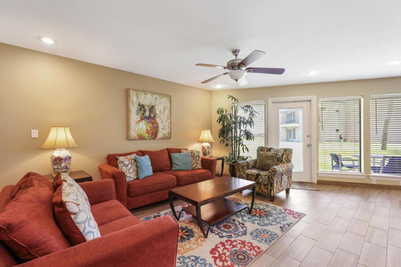 Ground Floor Beachfront Beauty! Steps To The Beach And Pool サウス・パドリー・アイランド エクステリア 写真