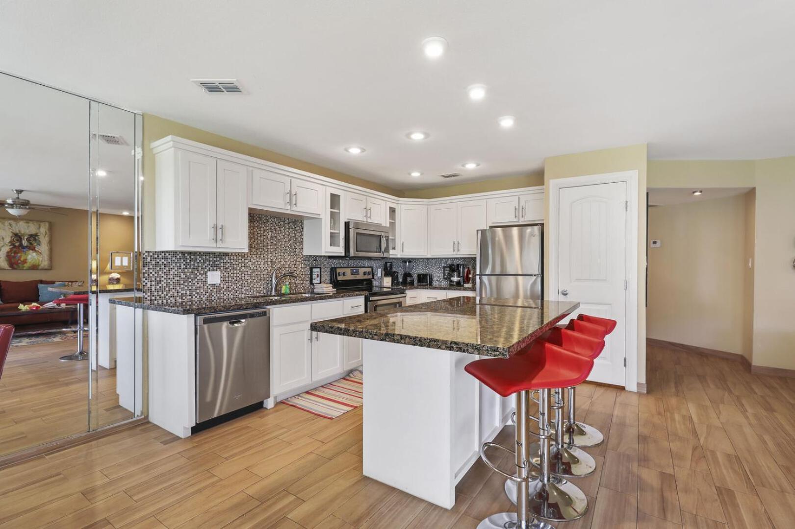 Ground Floor Beachfront Beauty! Steps To The Beach And Pool サウス・パドリー・アイランド 部屋 写真